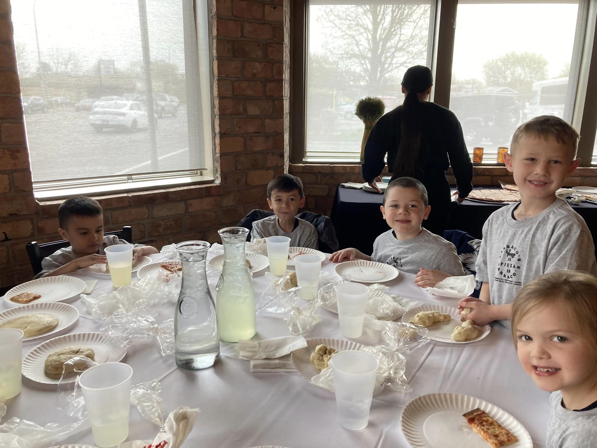 Kindergarten Field Trip to Barracos Pizza St Linus School