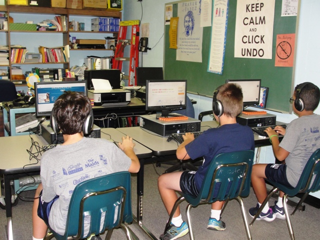 4th & 5th Grade Students Learning to Type – St. Linus School